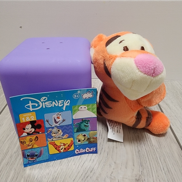 Disney Toys Disney Cutie Cuff Steering Wheel Buddy Tigger Poshmark